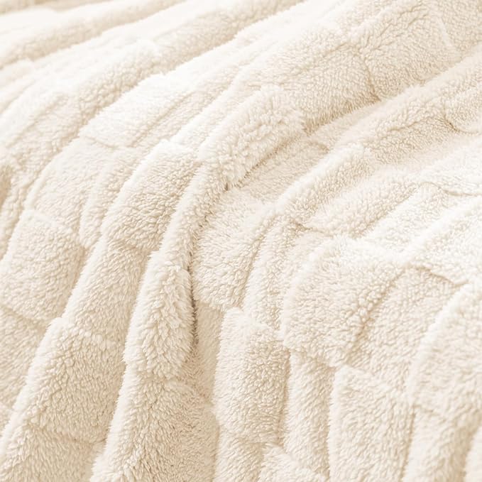 Exclusivo Mezcla King Size Flannel Fleece Blanket, Super Soft and Warm Lightweight Checkered Pattern Blankets for All Seasons, 90x104 Inches, Ivory