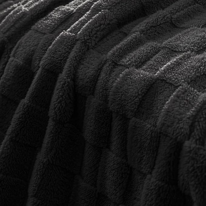 Exclusivo Mezcla Fleece Throw Blanket for Couch,Super Soft and Warm Lightweight Checkered Pattern Blankets for All Seasons, 50x60 Inches, Black