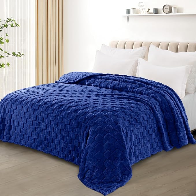 Exclusivo Mezcla Twin Size Flannel Fleece Blanket, Super Soft and Warm Lightweight Checkered Pattern Blankets for All Seasons, 60x80 Inches, Cobalt Blue