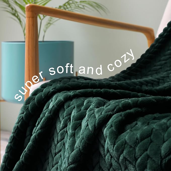 Exclusivo Mezcla Fleece King Size Blanket for Bed, 90x104 Inches Soft Cozy Jacquard Flannel Blankets, Lightweight Fuzzy Plush Warm for Women, Forest Green