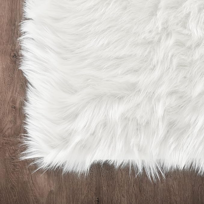 Latepis White Sheepskin Rug 2x3 Faux Fur Sheepskin Rug for Living Room Fluffy Washable Rugs for Bedroom Luxury Room Decor Furry Rugs Rectangle