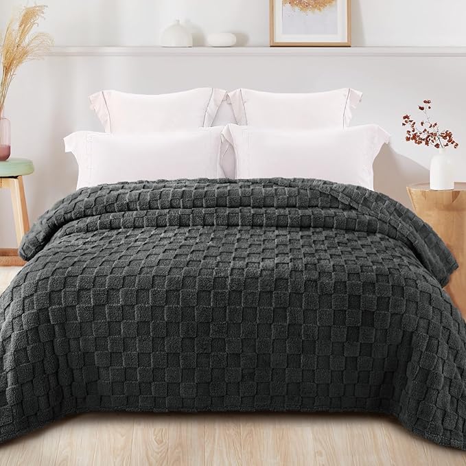 Exclusivo Mezcla King Size Flannel Fleece Blanket, Super Soft and Warm Lightweight Checkered Pattern Blankets for All Seasons, 90x104 Inches, Dark Grey