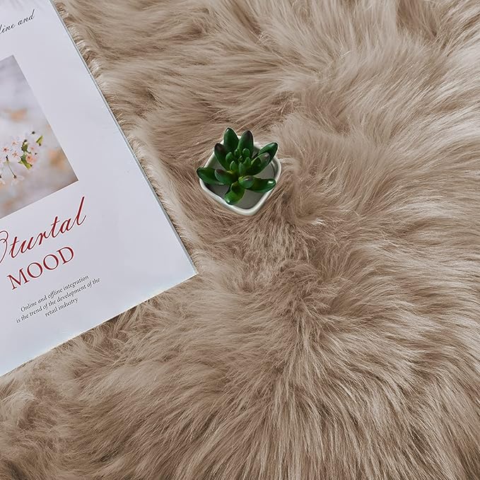 Latepis Round Rug 6.7ft Light Brown Beige Faux Fur Circle Rugs Washable Shag Fluffy Plush Rug for Living Room Bedroom Dorm Floor Sofa