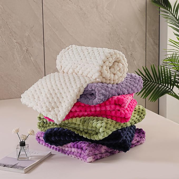 Exclusivo Mezcla Fleece Throw Blanket for Couch, Extra Large Fuzzy Light Grey Bed Blankets, Soft Cozy Plush Sofa Throws for All Seasons, 50x70 Inches
