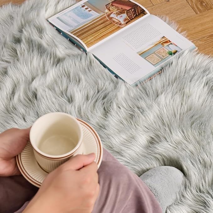 MIULEE Fluffy Rug Soft Shaggy Faux Fur Area Rug Luxury Plush Sheepskin Carpet for Bedroom Living Room Sofa Chair 2 x 3 Feet, Light Grey