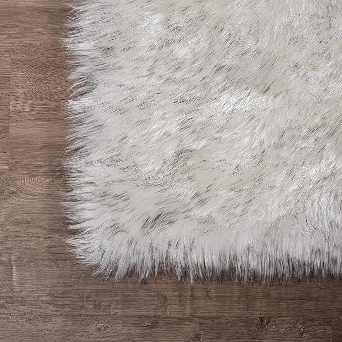 Latepis 6 x 8 Area Rug White with Gray Tips Shag Rugs Large Faux Sheepskin Rug for Living Room Bedroom Washable Fur Fluffy Rugs Home Decor Rectangle