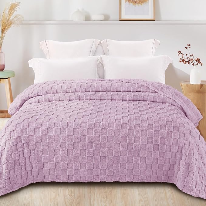 Exclusivo Mezcla Queen Size Flannel Fleece Blanket, Super Soft and Warm Lightweight Checkered Pattern Blanket for All Seasons, 90x90 Inches, Light Purple